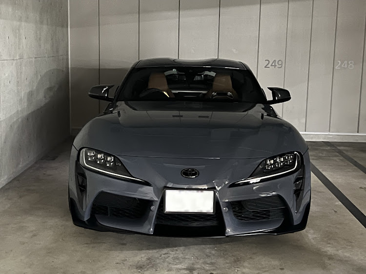 スープラのADVAN GT BEYOND・バレンティテールランプ・ボルカニックアッシュグレーメタリック・クラウンスポーツに関するカスタム事例の投稿画像1枚目