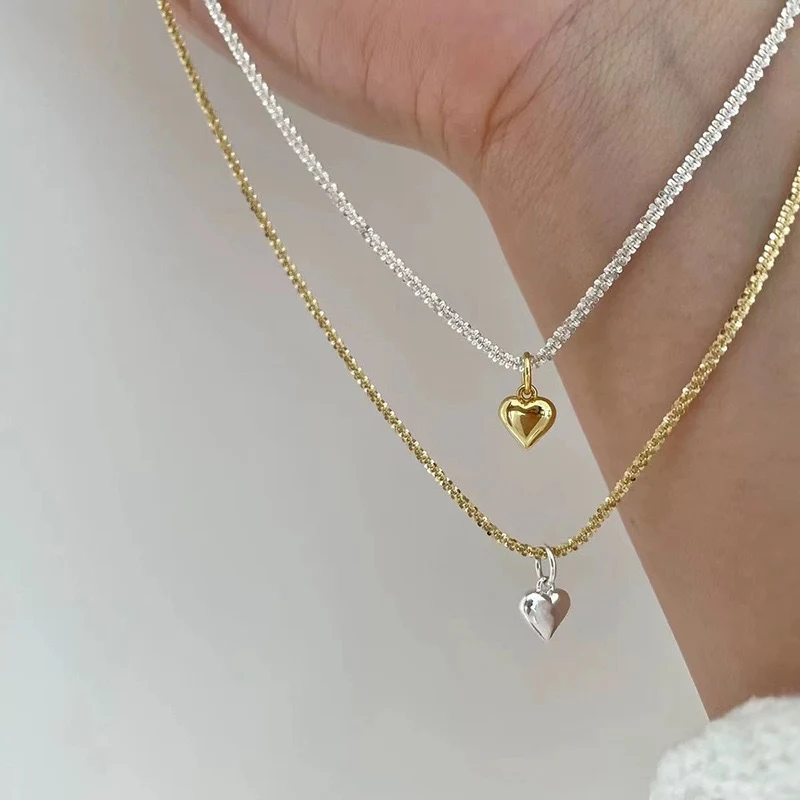 Collier en forme de cœur, ciel étoilé super brillant. Un bijou enchanteur pour sublimer votre décolleté et briller de mille feux avec amour.