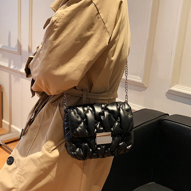 Western Style Schoudertas met Ketting voor Dames. Messenger Bag voor Vrouwen. Stijlvol en Praktisch voor Dagelijks Gebruik.