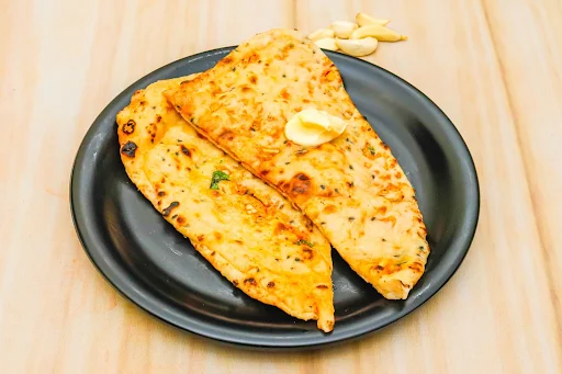 Tawa Butter Garlic Naan [Amul Butter Preparation]