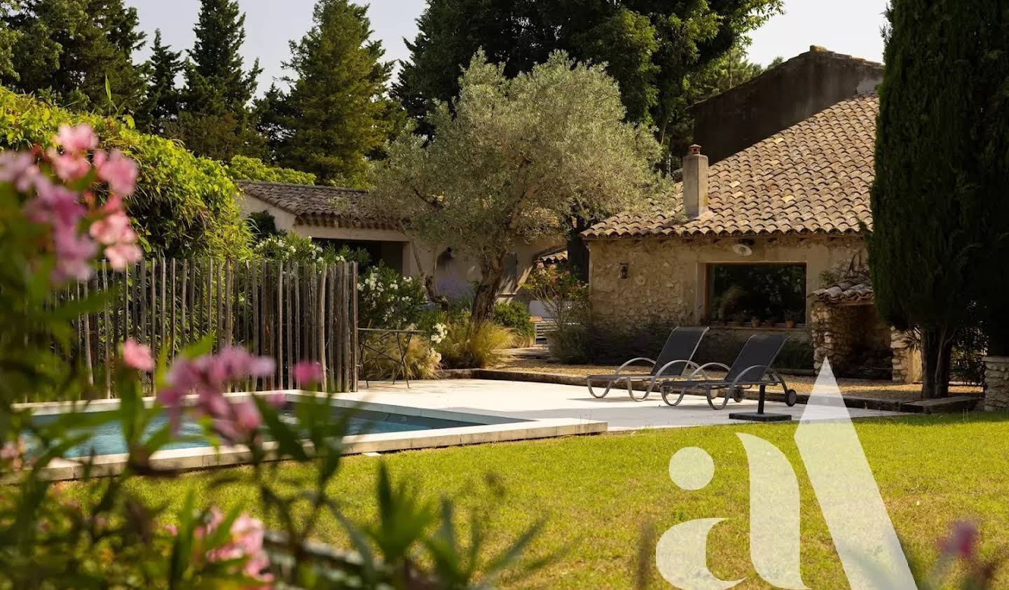 Property with pool Eygalières