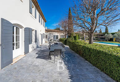 Maison avec piscine et jardin 13