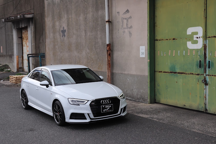 A3 セダンの目指せPickUpCars・運営さんと根気比べ😊・ぼっちカメ活📸・コンテナコラボに関するカスタム事例の投稿画像7枚目