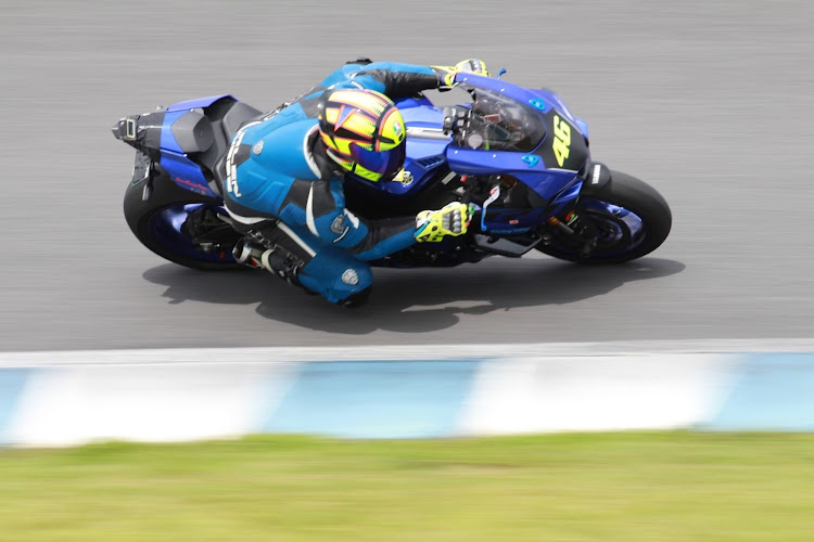 BRZのYouTube・チャンネル登録よろしくお願いします・YZF-R1に関するカスタム事例の投稿画像2枚目