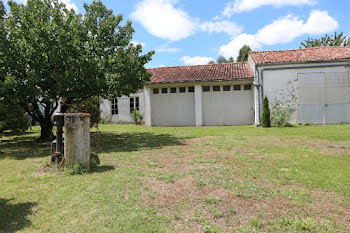 maison à Saint-Jean-d'Angély (17)