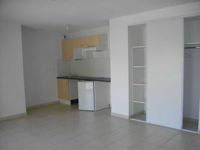 Location  appartement 2 pièces 42 m² à Bourges (18000), 563 €