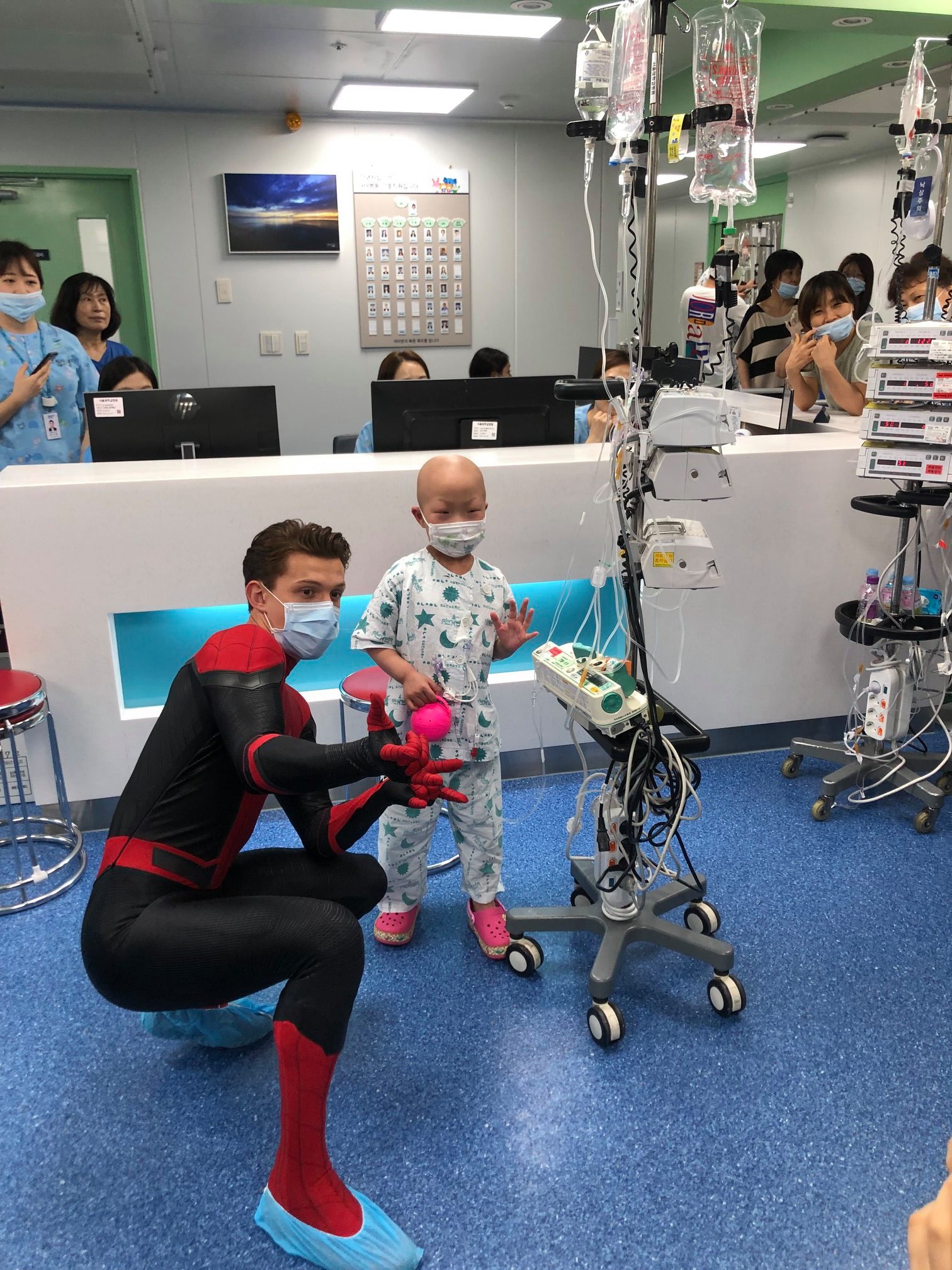 tom holland korea kids hospital 1