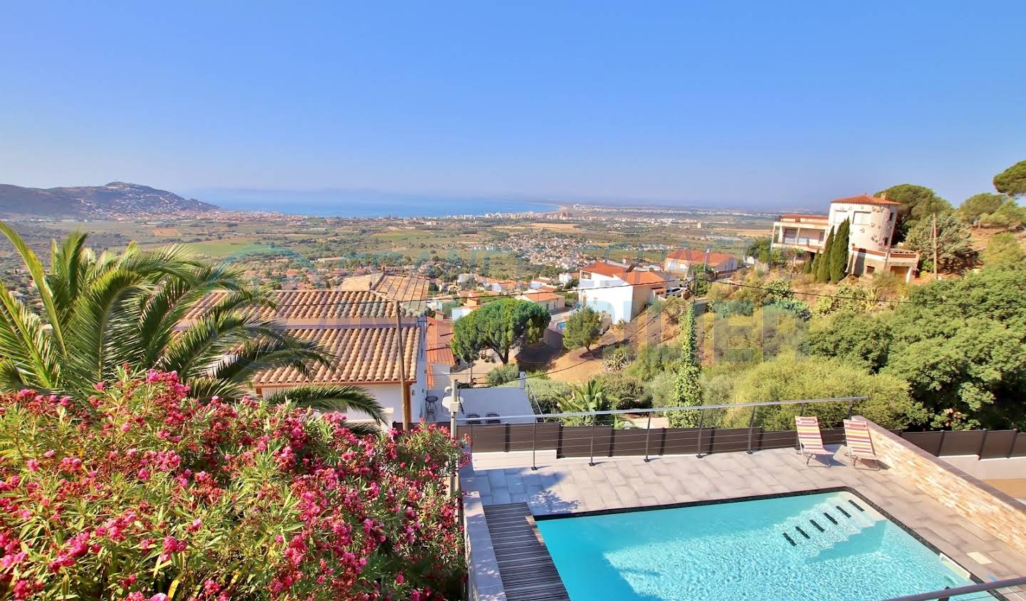 Villa with pool and terrace Roses