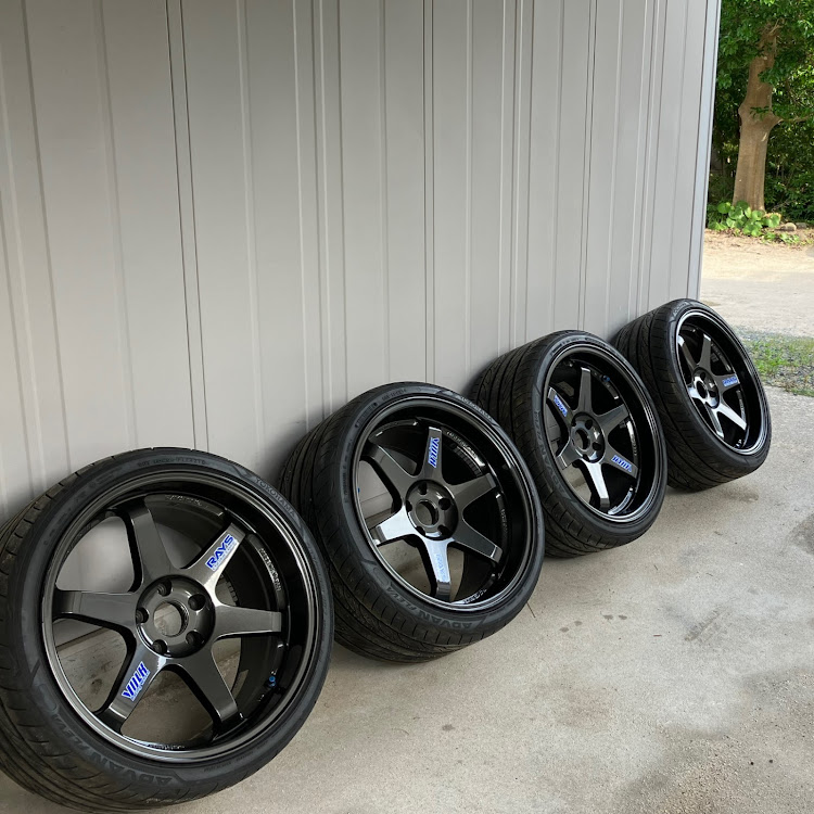 スカイライン GT-RのBNR34・雨の日も安心・毎日がラストラン・TE37・ADVANに関するカスタム事例の投稿画像2枚目