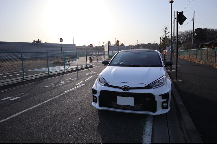 GRヤリスの3月もよろしくお願いします・洗車・ミラーレス一眼初心者に関するカスタム事例の投稿画像1枚目