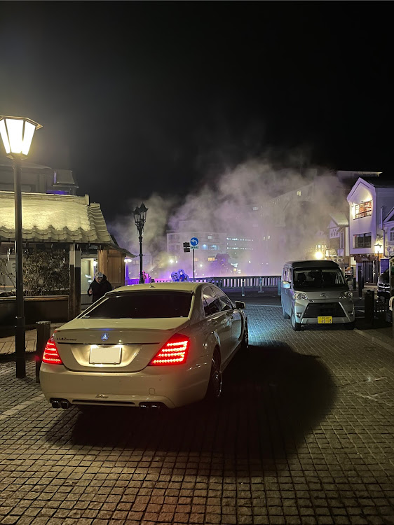 Sクラスセダンのテイラースウィフト・雪とコラボ・雪・ドライブ・草津温泉湯畑に関するカスタム事例の投稿画像5枚目