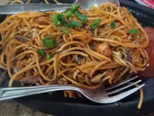 Chicken Schezwan Noodles