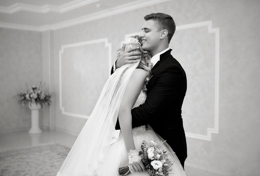 Wedding photographer Olesya Shapovalova (lesyashapovalova). Photo of 27 June 2016