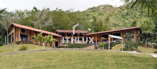 Corps de ferme avec jardin 1