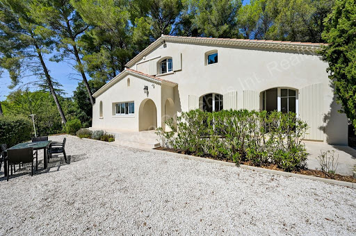 Maison avec piscine et jardin 3