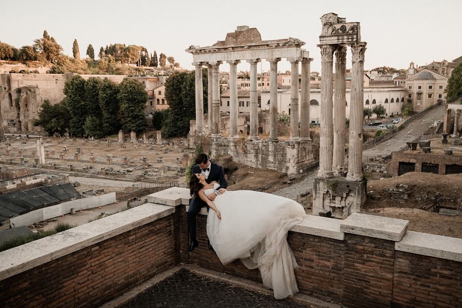 Fotografo di matrimoni Simone Peroni (beyondstudio). Foto del 1 ottobre 2021