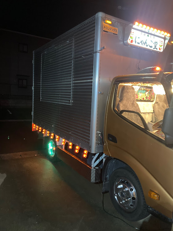 デュトロのデコトラ風・ホイールマーカー・アルコアホイール・デコトラ大好き・キッチンカーに関するカスタム事例の投稿画像2枚目
