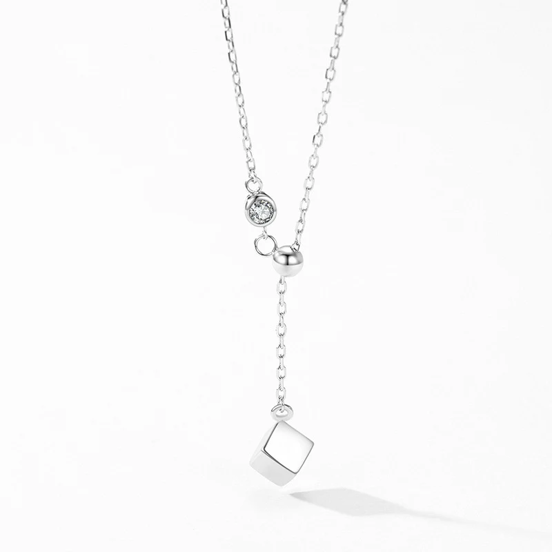 Eenvoudige vierkante hanger verstelbare ketting voor dames Een stijlvol en tijdloos sieraad, ideaal voor elke gelegenheid.