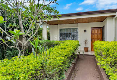 House with garden 2