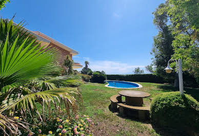 Maison avec piscine et terrasse 4