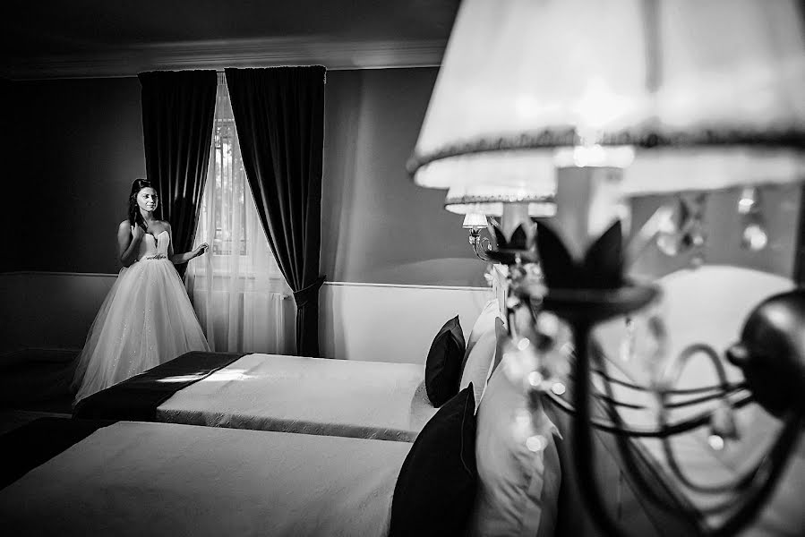 Wedding photographer Marius Marcoci (mariusmarcoci). Photo of 15 December 2015