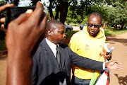 Zimbabwean activist pastor Evan Mawarire is escorted by detectives as he arrives at the Harare Magistrates courts in Harare, Zimbabwe, January 17, 2019. 
