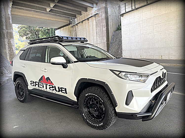 RAV4のオートフラッグス・Busters・ビークルスタイル・ルーフラックに関するカスタム事例の投稿画像7枚目