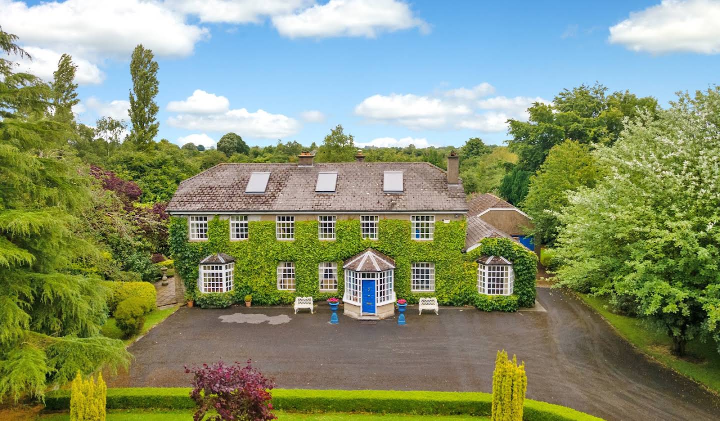 House with garden and terrace Fordstown