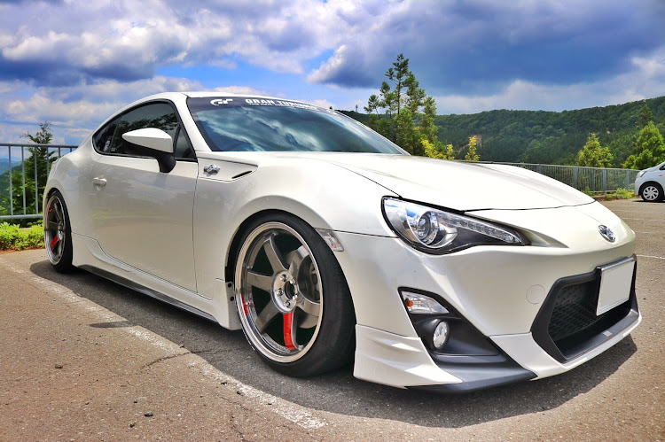 86の龍神スカイライン・TE37SLに関するカスタム事例の投稿画像6枚目