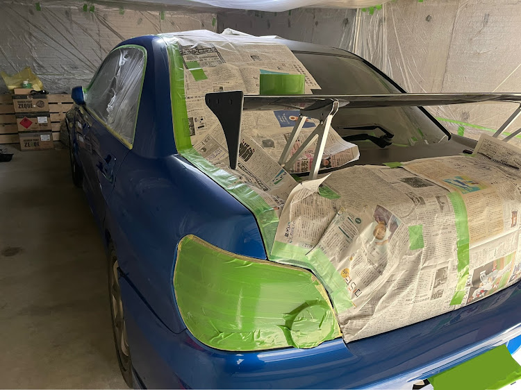 インプレッサ WRX STIの塗装DIY・塗装初心者・とうとう...・マスキング中・インプレッサに関するカスタム事例の投稿画像1枚目