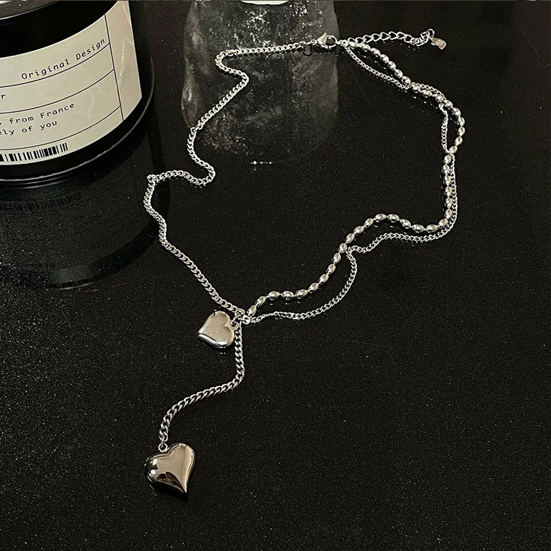 Colar de Aço Titânio com Pingente Niche Design Love, expresse seu amor com elegância e sofisticação, ideal para presentear alguém especial.