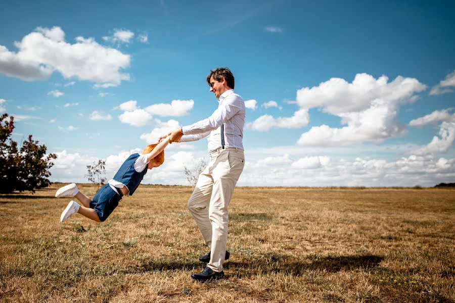 Wedding photographer Tiphaine Delauzun (tiphainedelauzun). Photo of 28 April 2020