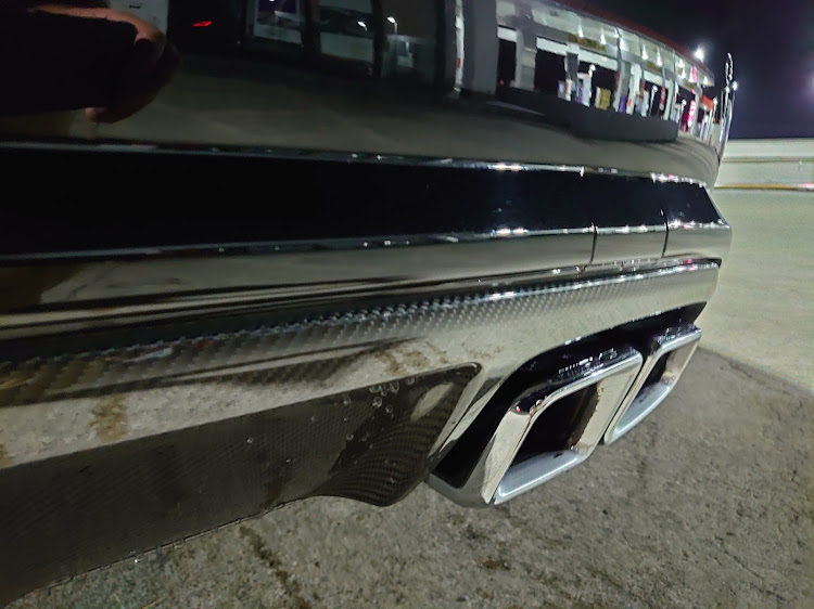 CLSのマフラー出口を見てみたい・また洗車・9割洗車の話・週末恒例に関するカスタム事例の投稿画像1枚目