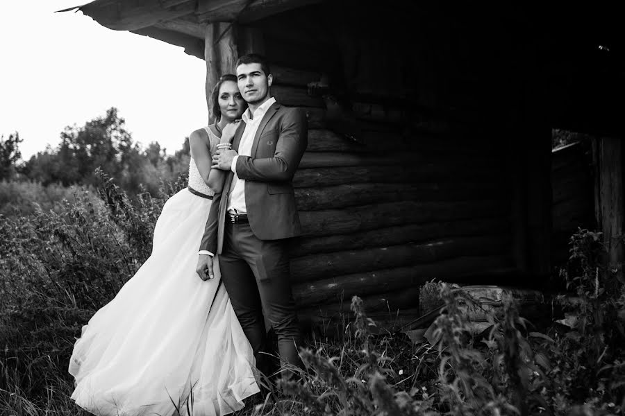 Fotografo di matrimoni Artem Mokhov (id282697432). Foto del 31 agosto 2019