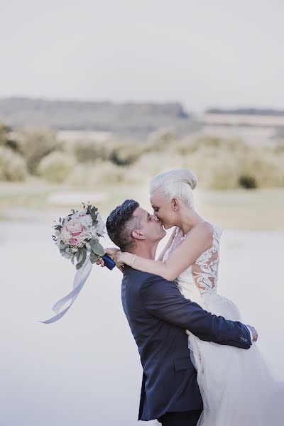 Wedding photographer Eszter Semsei (esztersemsei). Photo of 20 March 2019