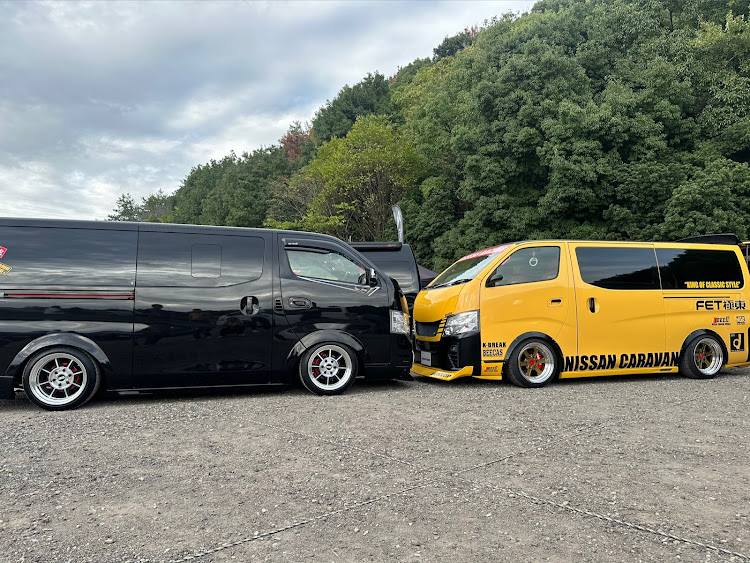 NV350キャラバンのキャラバン全国オフ会2024・イチガタニコダワル　ゼンキニコダワル・センターコンソール・シフトノブ・次は250台らしいよーに関するカスタム事例の投稿画像4枚目