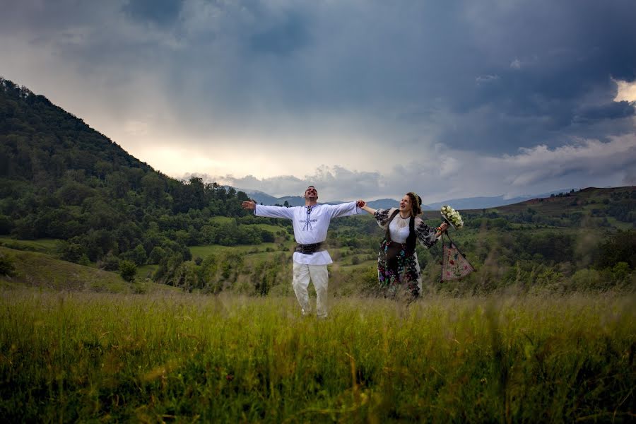 Svatební fotograf Cornel Gruian (procg). Fotografie z 19.června 2020