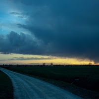 Cielo blu su strada di campagna  di Danydude_photography