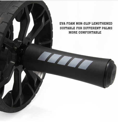 Ab roller met mat voor buikspiertraining. Versterk je buikspieren en verbeter je core stability met dit effectieve fitnessapparaat.