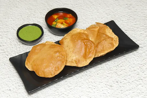 Plain Poori With Aloo Ki Sabji