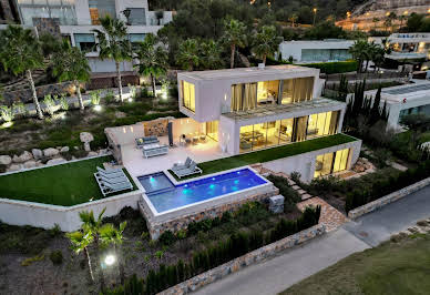 Villa avec piscine et terrasse 10