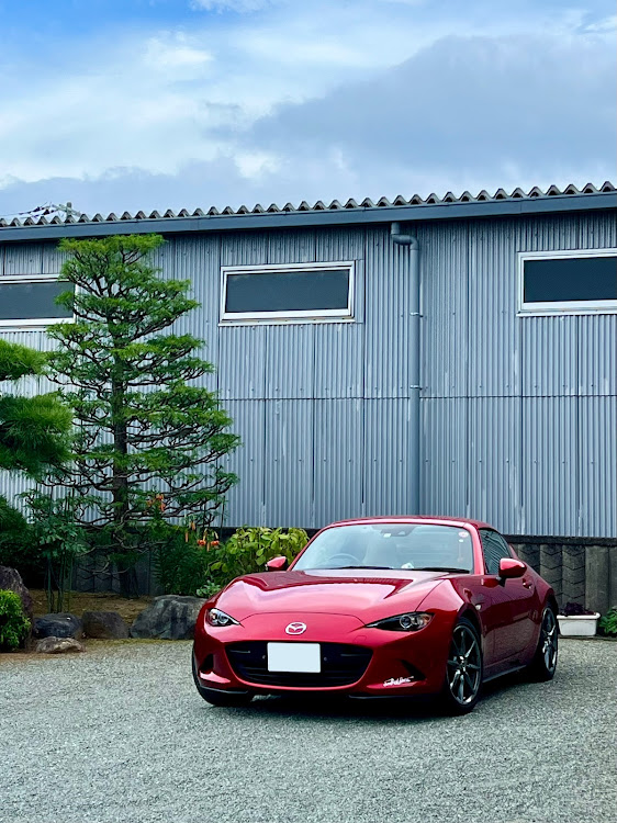 ロードスターRFのいつもいいね＆コメントありがとうございます🥰・のんびり休日・草むしり後に除草剤に期待！・富士山みえないに関するカスタム事例の投稿画像1枚目