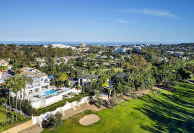 Villa with pool and garden 3