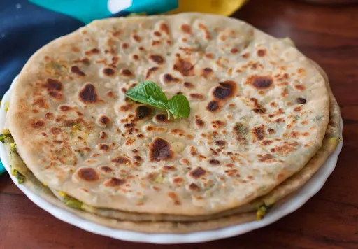 Paneer Paratha With Curd And Achar