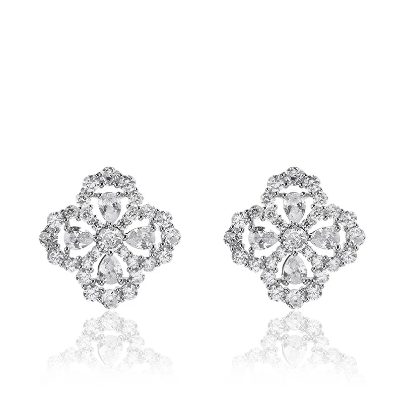 Snow Full Diamond zirkonium oorbellen, oorjuwelen. Schitterende oorbellen met diamanten, voor een betoverende uitstraling en stijl.