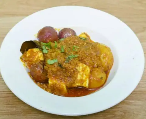 Aloo Pyaaz Paneer