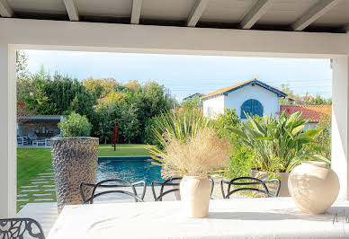 Maison avec piscine et jardin 20