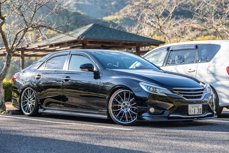 マークXのマークX・12月もよろしくお願いします・車高調整・ホイール交換に関するカスタム事例の投稿画像1枚目
