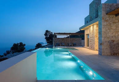 Villa with pool 2