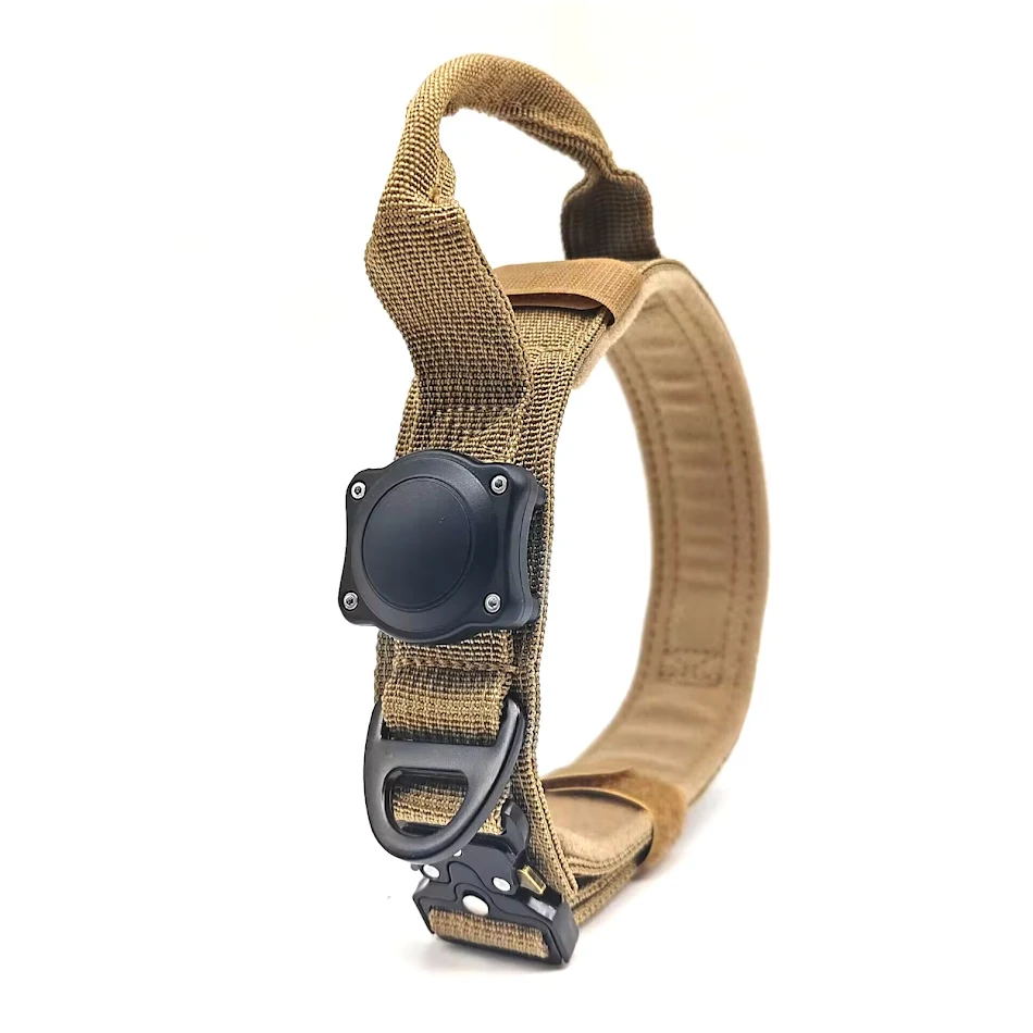 Collar táctico impermeable para perros con anillo de posicionamiento GPS — Seguridad, rastreo y durabilidad para aventuras al aire libre.